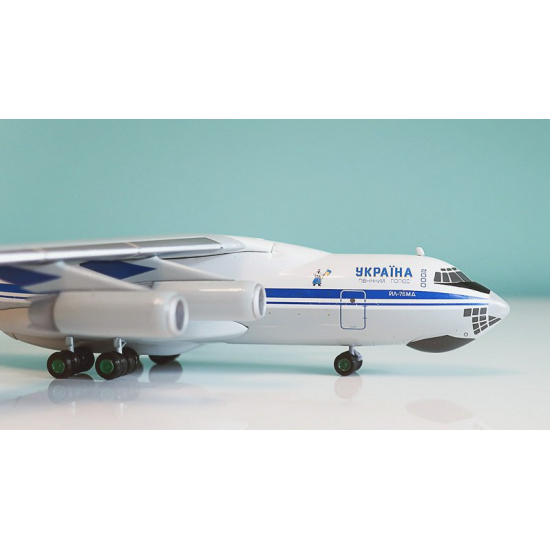 Модель самолета Ил-76 Полярный 1:200