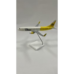 Модель самолета Boeing 737-800 Bees UR-UBA 1:200 Модель самолета Boeing 737-800 Bees UR-UBA 1:200