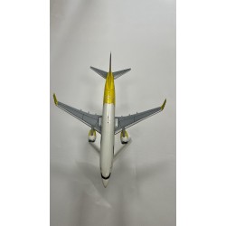 Модель самолета Boeing 737-800 Bees UR-UBA 1:200 Модель самолета Boeing 737-800 Bees UR-UBA 1:200