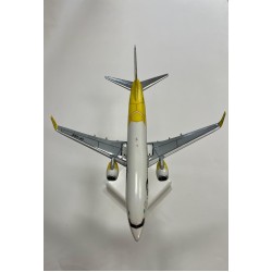 Модель самолета Boeing 737-800 Bees UR-UBB 1:200 Модель самолета Boeing 737-800 Bees UR-UBB 1:200