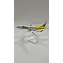 Модель самолета Boeing 737-800 Bees UR-UBC 1:200 Модель самолета Boeing 737-800 Bees UR-UBC 1:200