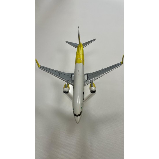 Модель самолета Boeing 737-800 Bees UR-UBC 1:200
