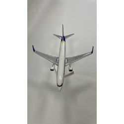 Модель самолета Boeing 737-800 МАУ UR-PSW 1:200 Модель самолета Boeing 737-800 МАУ UR-PSW 1:200
