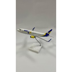 Модель самолета Boeing 737-800 Azur Air UR-UTQ 1:200 Модель самолета Boeing 737-800 Azur Air UR-UTQ 1:200