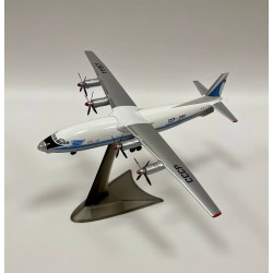 Модель самолета Ан-10 Aeroflot (CCCP-11157) 1:200 Модель самолета Ан-10 Aeroflot (CCCP-11157) 1:200