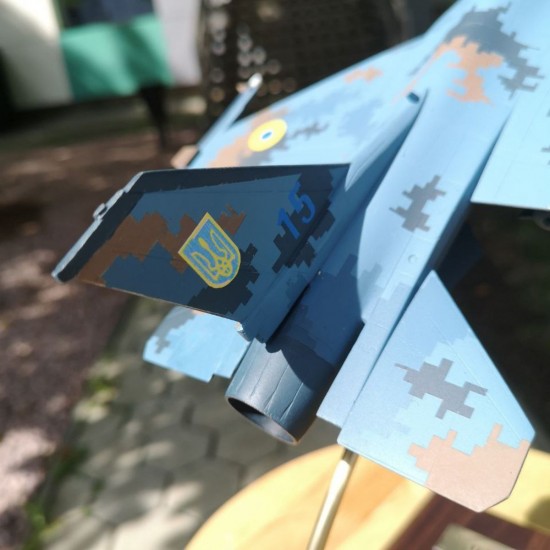 Модель самолета F-16 1:48