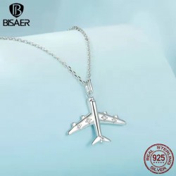 Серебряная подвеска с кулоном "Самолет" и блестящим цирконом Серебряная подвеска с кулоном "Самолет" и блестящим цирконом