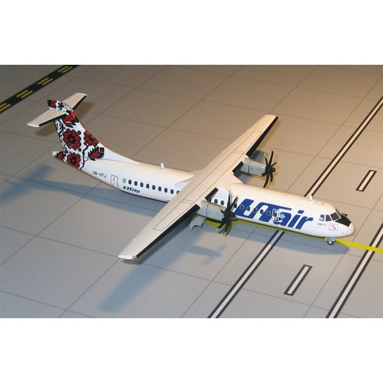 Модель літака ATR 72 Utair