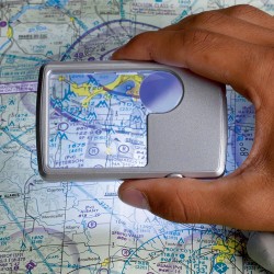 Увеличительное стекло с фонариком / Pocket Chart Magnifier and Flashlight Увеличительное стекло с фонариком / Pocket Chart Magnifier and Flashlight