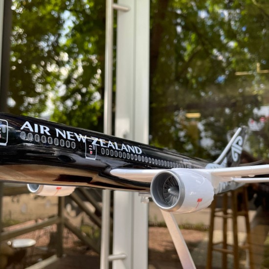 Boeing 787 Air New Zealand aircraft model (1:130) with sound LED lighting